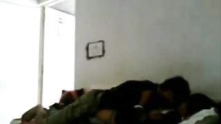 Giovane indiana magra scopata da dietro