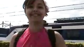 Studentessa bruna rimorchiata e trombata