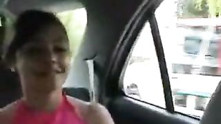 Studentessa bruna rimorchiata e trombata