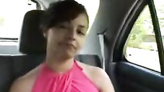 Studentessa bruna rimorchiata e trombata