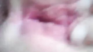 Bionda si filma mentre si masturba