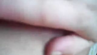 Bionda si filma mentre si masturba