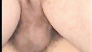 Sborra sulla fica pelosa