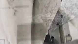 Mia cognata esibisce la figa mentre fa il letto