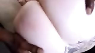 Bionda culona si fa sbattere dal mio amico nero