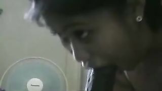 Succhia il mio grosso cazzo nero come un aspirapolvere