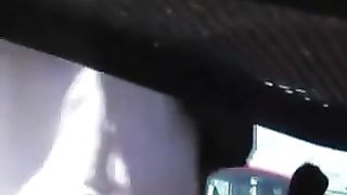 Matura bionda amatoriale si strofina la figa in pubblico