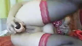 Calda suocera bionda si masturba selvaggiamente in cam