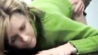 Giovane segretaria ama il sesso a pecorina