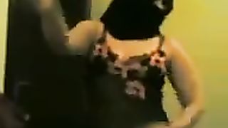 La mia sexy fidanzata araba si spoglia in cam