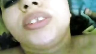 Grassa e porca mignotta araba si masturba