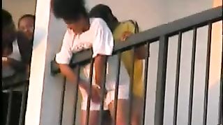 Il mio vicino di casa nero scopa la sua ragazza davanti a tutti