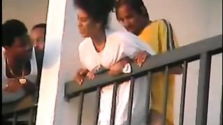 Il mio vicino di casa nero scopa la sua ragazza davanti a tutti