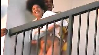 Il mio vicino di casa nero scopa la sua ragazza davanti a tutti