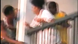 Il mio vicino di casa nero scopa la sua ragazza davanti a tutti