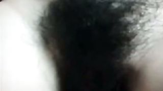 Anteprima del video: Bella ragazza bruna mostra la folta figa in cam