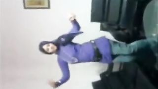 Moglie araba con il velo balla come una puttana