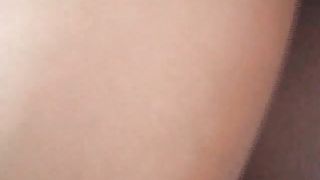 Moglie senza le mutandine sotto la gonna