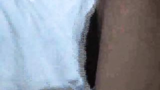 Moglie senza le mutandine sotto la gonna