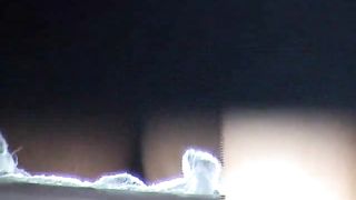 Moglie senza le mutandine sotto la gonna