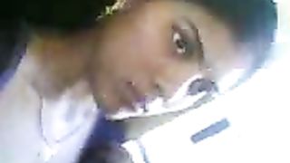 Anteprima del video: Bella indiana amatoriale con grosse tette naturali