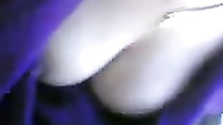 Bella indiana amatoriale con grosse tette naturali