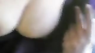 Bella indiana amatoriale con grosse tette naturali