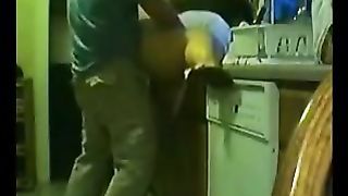 Matura grassa messicana scopata in cucina