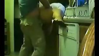 Matura grassa messicana scopata in cucina