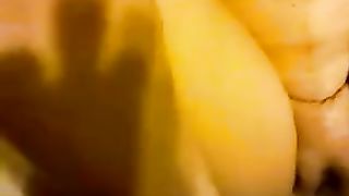 Sbatte la sua bruna zia indiana fino all'orgasmo