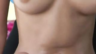 Massaggio erotico a bella moglie bionda