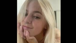 Anteprima del video: BELLA FIGA TEEN 18 BIONDA!