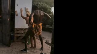 CUCKOLD DI NEGRI IN FILA. PARTE 2