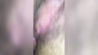 Lo spingo dolcemente nel culo di mia moglie