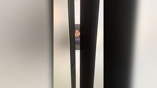 Amica la becca a toccarsi e così se la sbatte OF