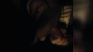 La mia zoccoletta mi spompina sotto casa dei suoi genitori