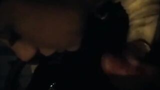 La mia zoccoletta mi spompina sotto casa dei suoi genitori