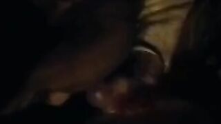 La mia zoccoletta mi spompina sotto casa dei suoi genitori