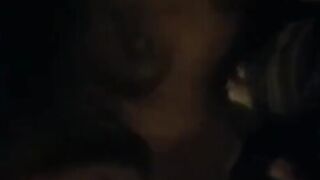 La mia zoccoletta mi spompina sotto casa dei suoi genitori