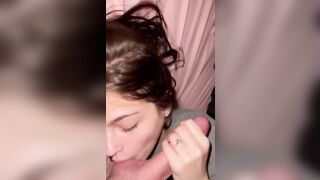 Fidanzata di PAVIA gioca col suo cazzone