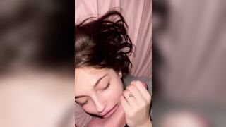 Fidanzata di PAVIA gioca col suo cazzone