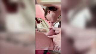 RAGAZZA SECCHIONA LO PIGLIA IN FACCIA