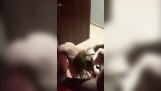 Tortura la sua donna con la frusta