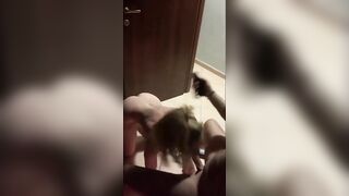 Tortura la sua donna con la frusta