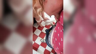 Trio nel bagno con zoccola italiana