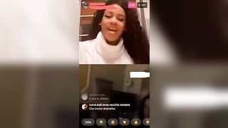 AMICI GUARDATE CHE TETTE CHE HA !