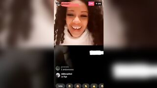 AMICI GUARDATE CHE TETTE CHE HA !