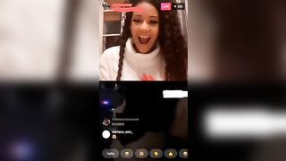 AMICI GUARDATE CHE TETTE CHE HA !