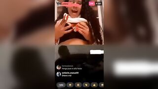 AMICI GUARDATE CHE TETTE CHE HA !