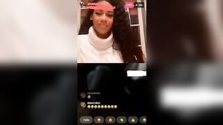 AMICI GUARDATE CHE TETTE CHE HA !